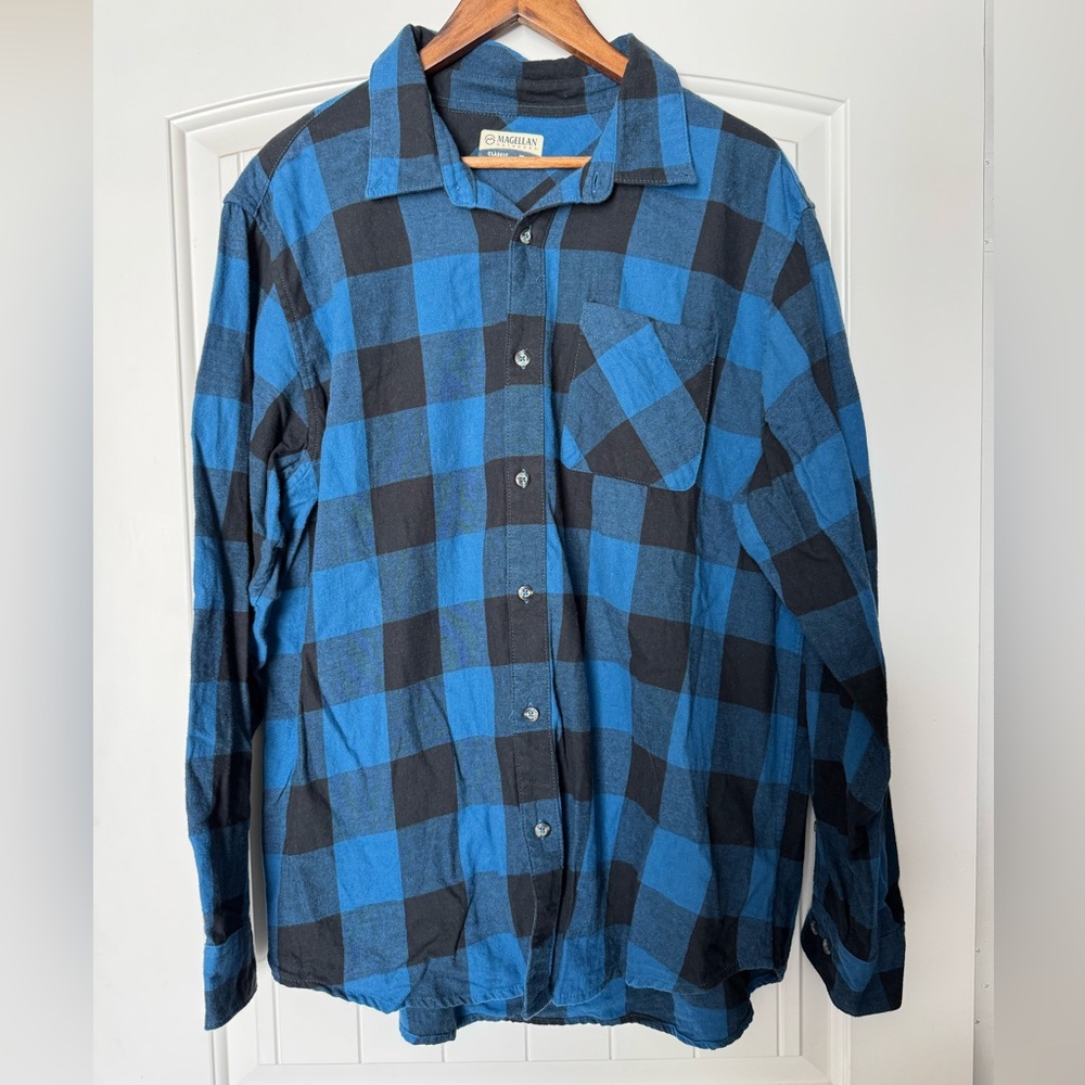 Men’s Magellan Blue and Black Flannel. Size XL.